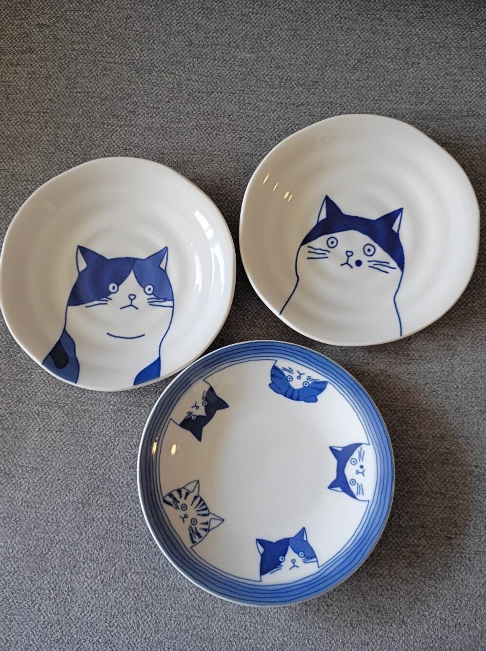 Shichita Set of Three Japanese Cat Plates in Blue and White